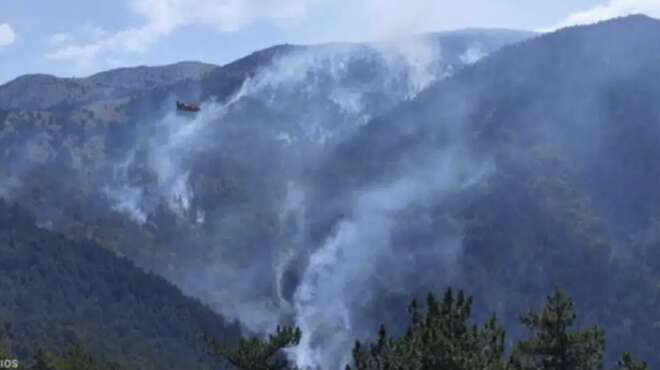 για-12η-μέρα-συνεχίζει-να-καίει-φωτιά-στ-47370